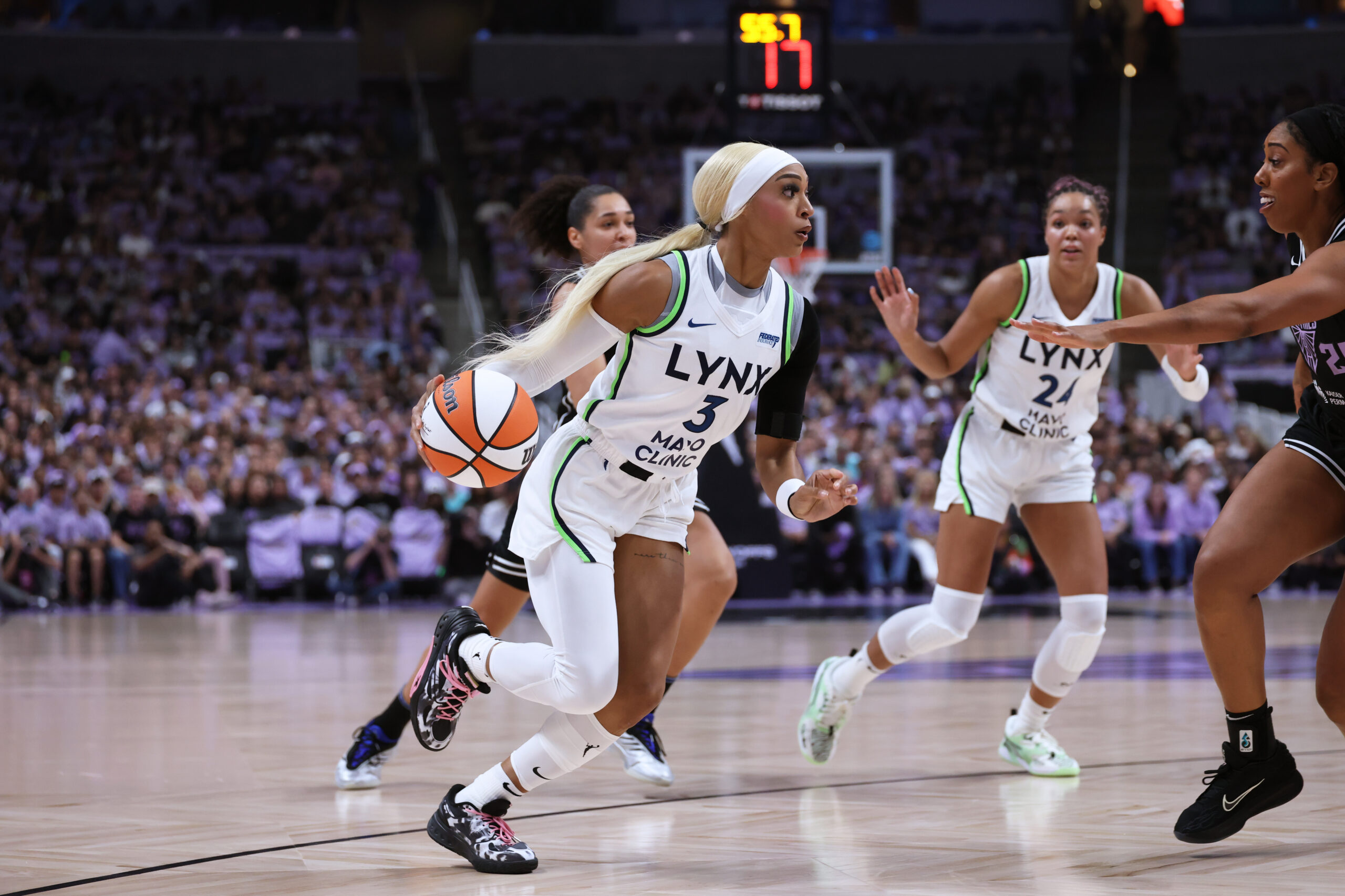 Lynx Roster Review: DiJonai Carrington